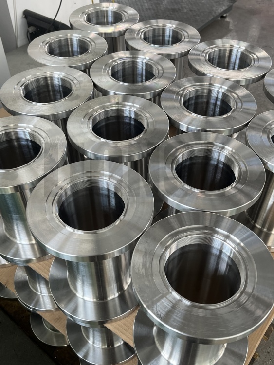 What are the common uses of stainless steel 304?