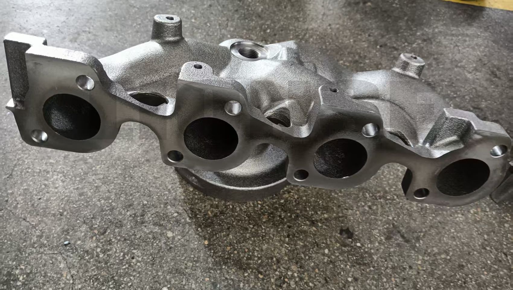 What are the advantages of casting exhaust manifolds?